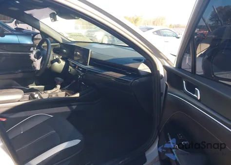 2025 Kia K5 Gt-Line z USA, uszkodzony, nr VIN KNAG64J76S5328137